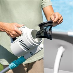 Intex 28628 Пылесос аккумуляторный ручной, для ухода за бассейнном и SPA / 100 минут / 64 л/м - фото 130866